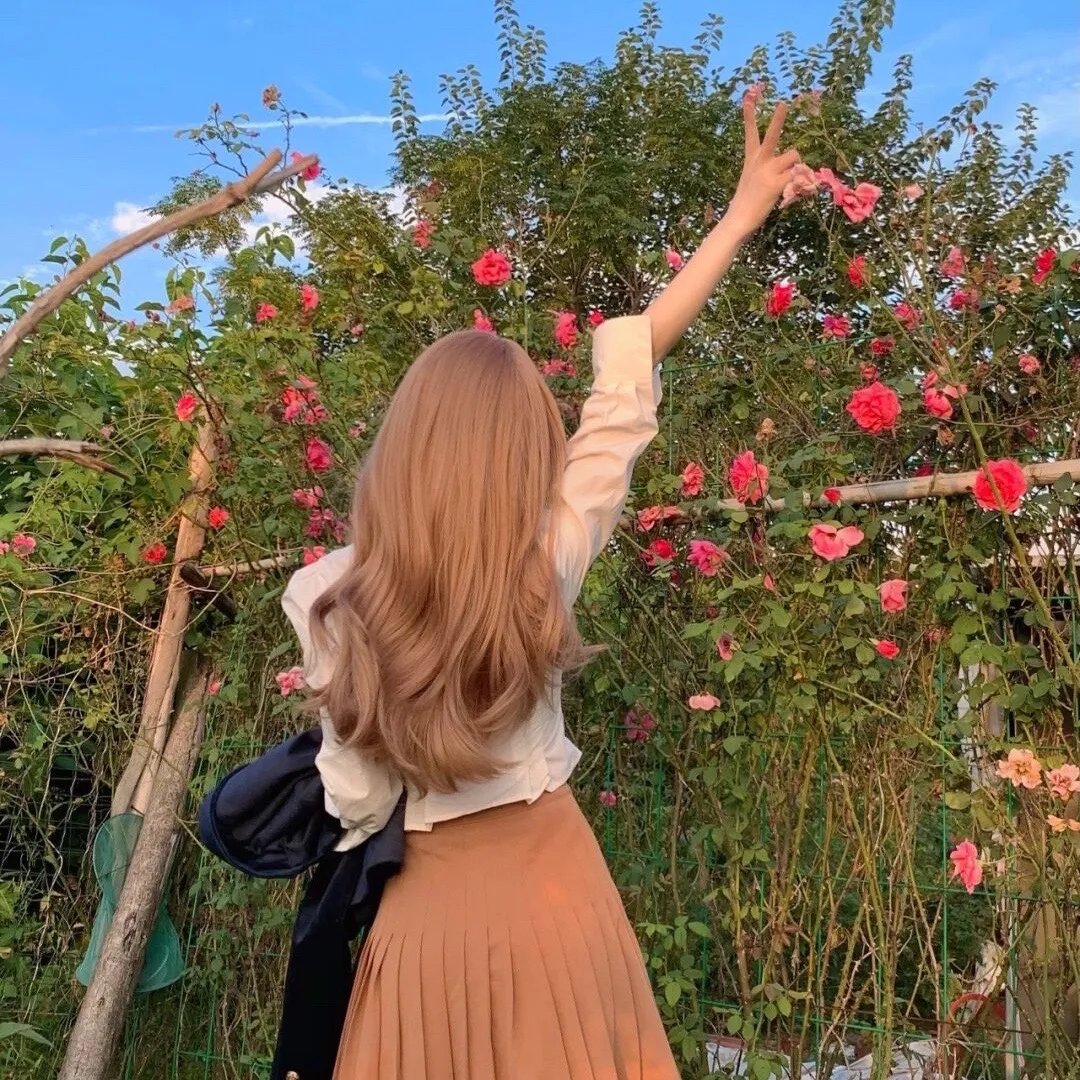 反派儿子抛弃女帝，我反手娶回家